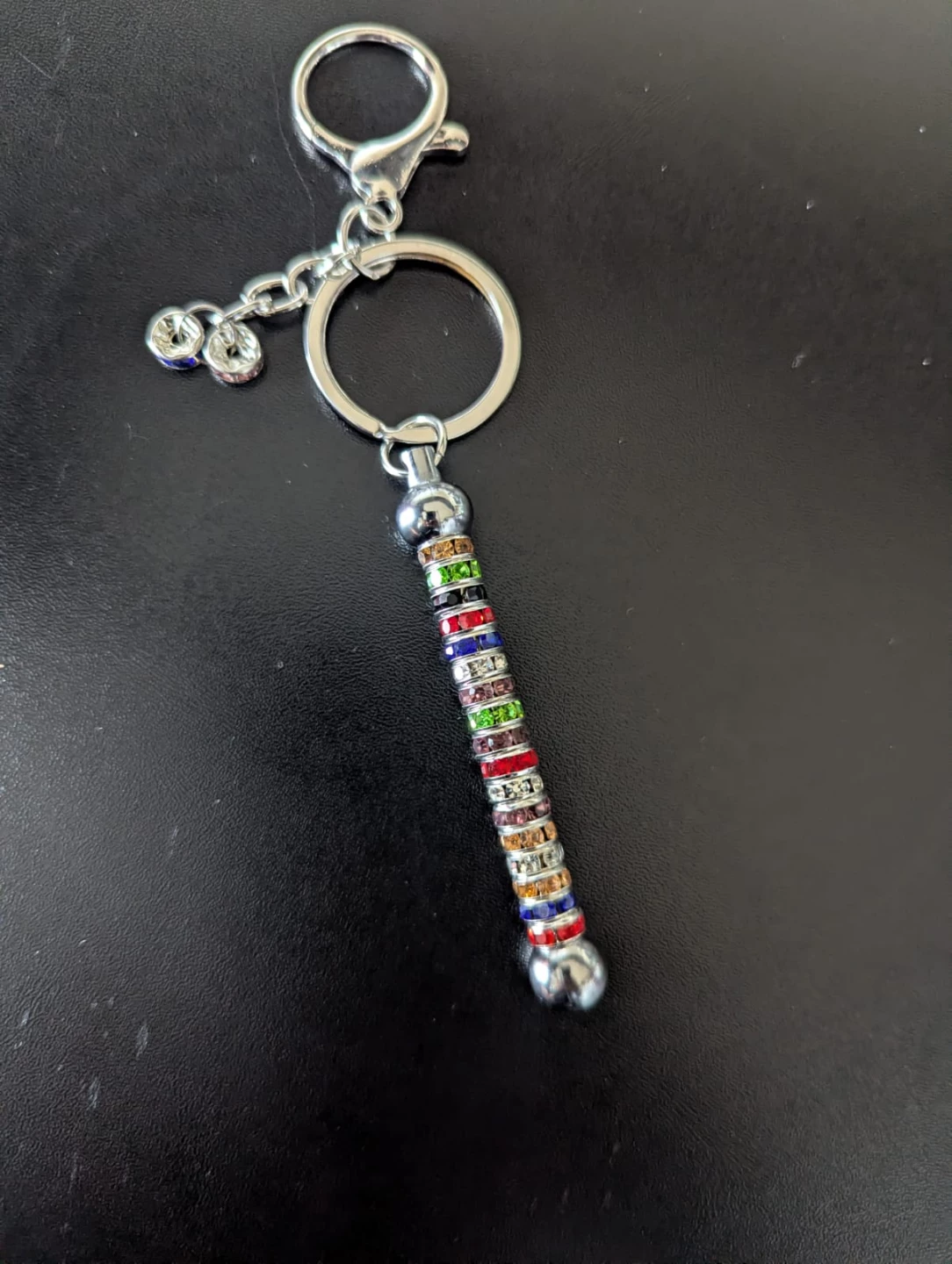 Multicoloured rhinestone keychain🏈