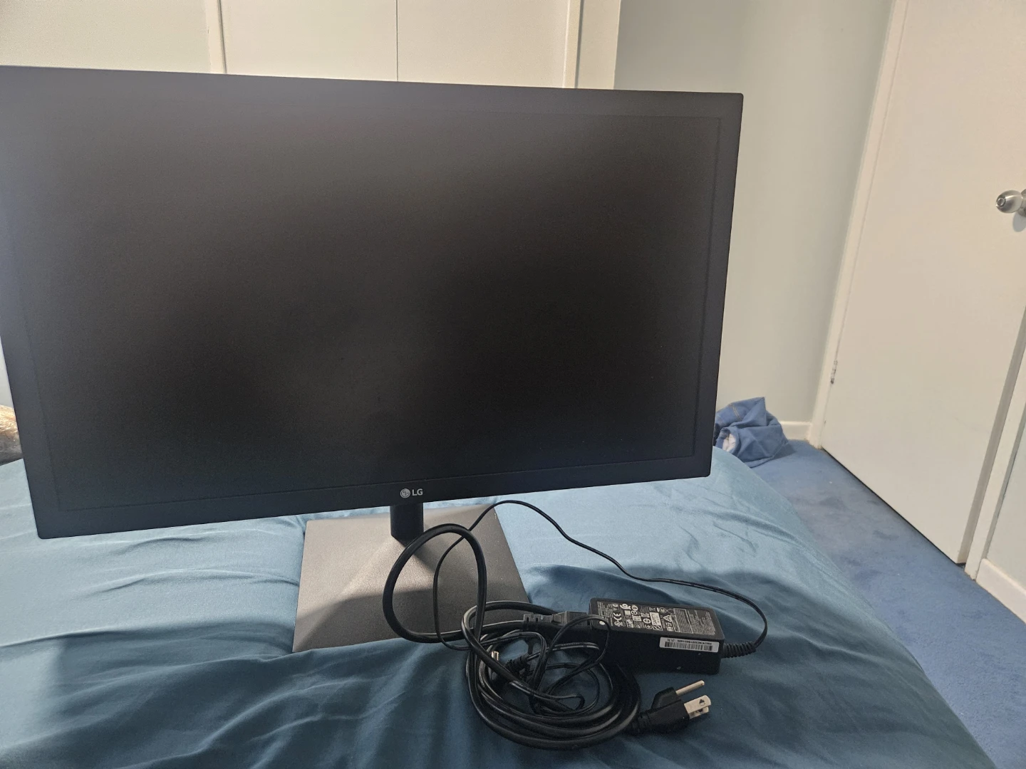 LG Computer Monitor - photo 2
