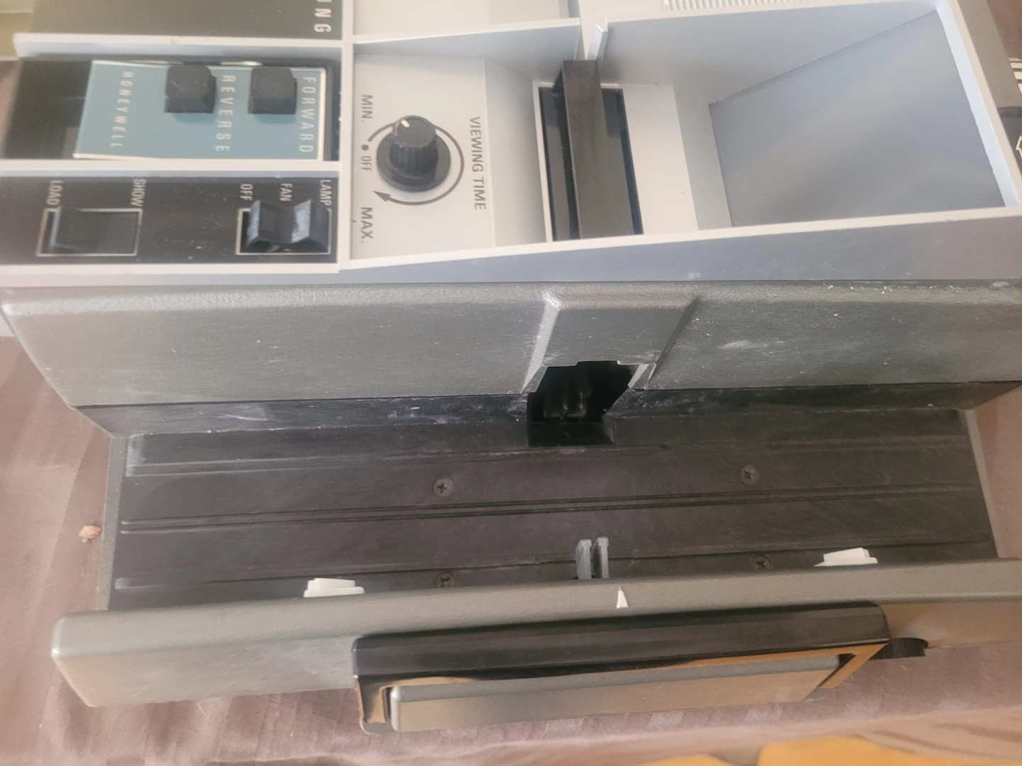 Honeywell Instant Self Focusing Slide Projector - photo 3