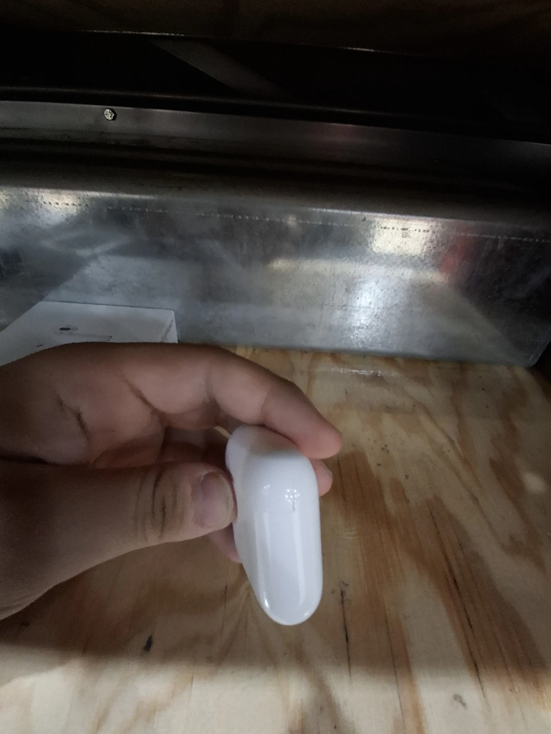 Broken Case Airpods Gen 2 - photo 4