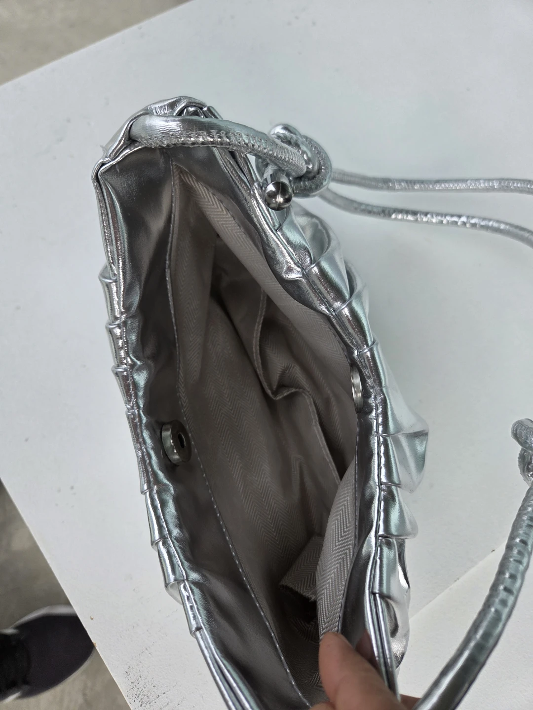 Silver metallic shoulder bag - photo 4