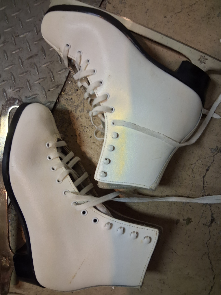 White Figure Skates - photo 2