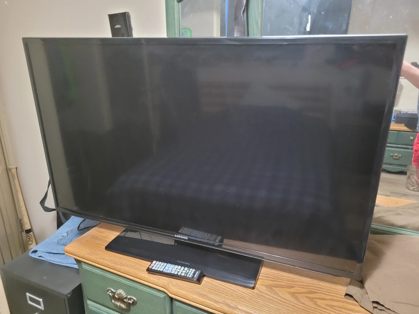 46" Samsung LED TV - photo 2