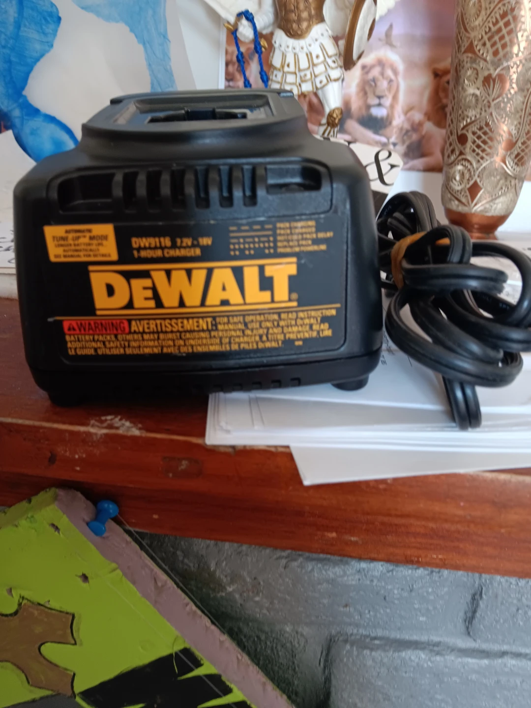 DeWalt DW9116 7.2V-18V Battery Charger - photo 2