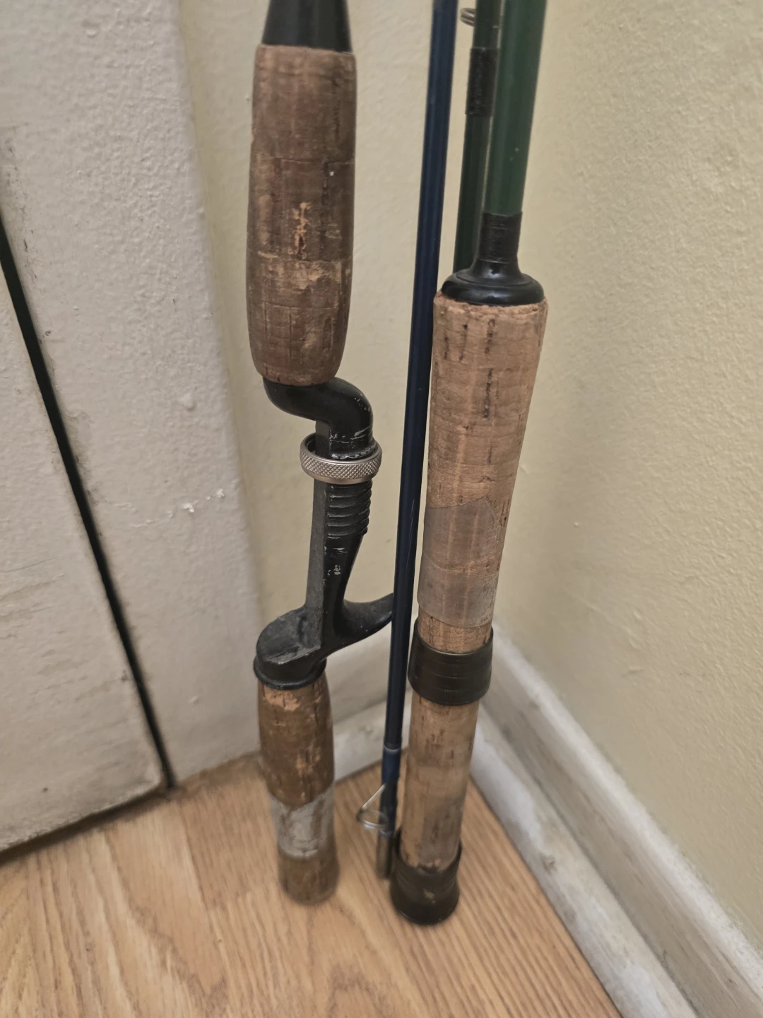 Two Vintage Fishing Rods - Abu 40 and Gladding South Bend - photo 4