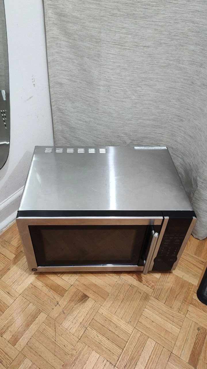GE Stainless Steel Microwave Oven 1000W - Model JES1138SNC01 - photo 3
