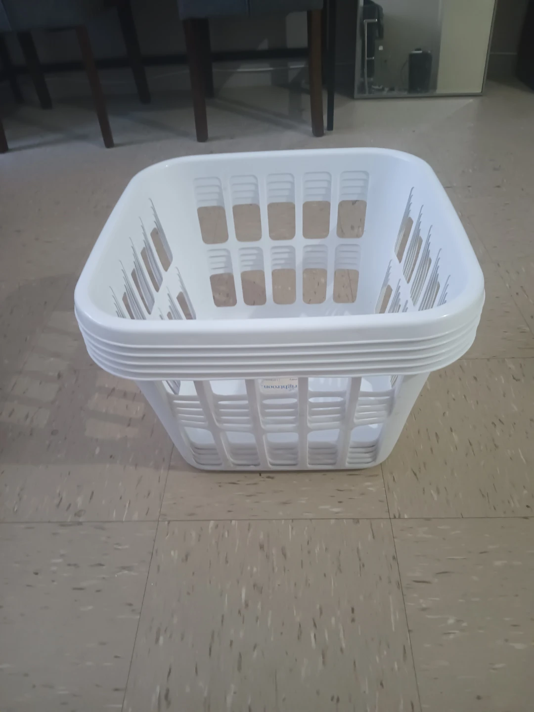 Mainstays White Plastic Laundry Basket