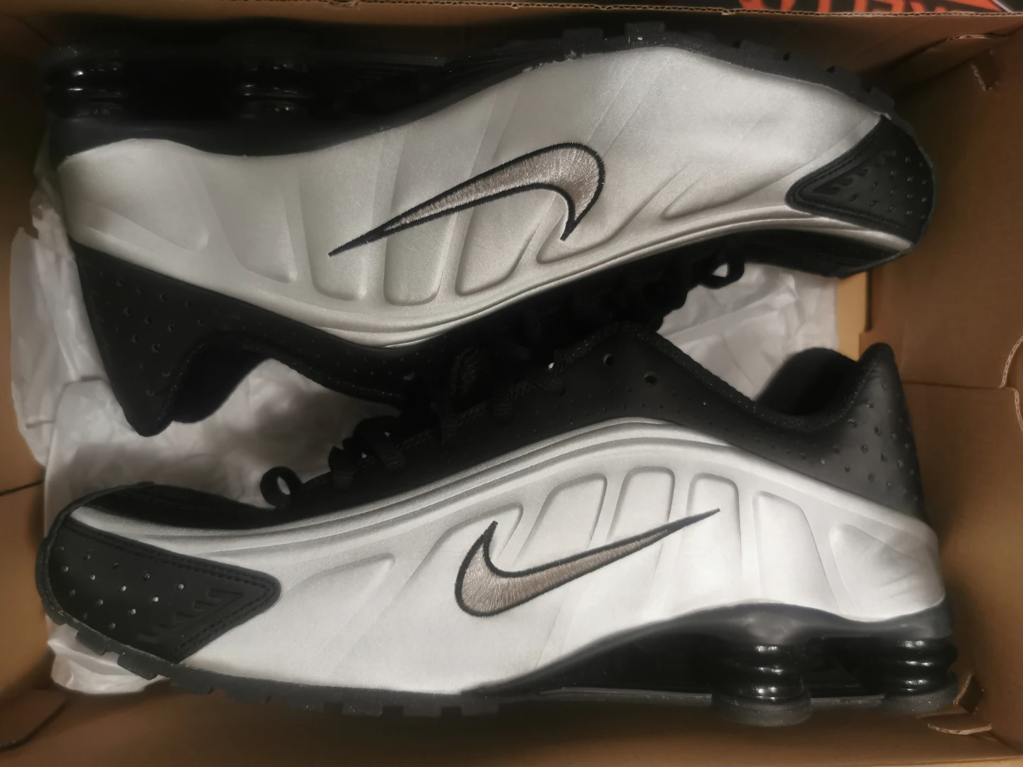 Nike Shox R4 Sneakers 13
