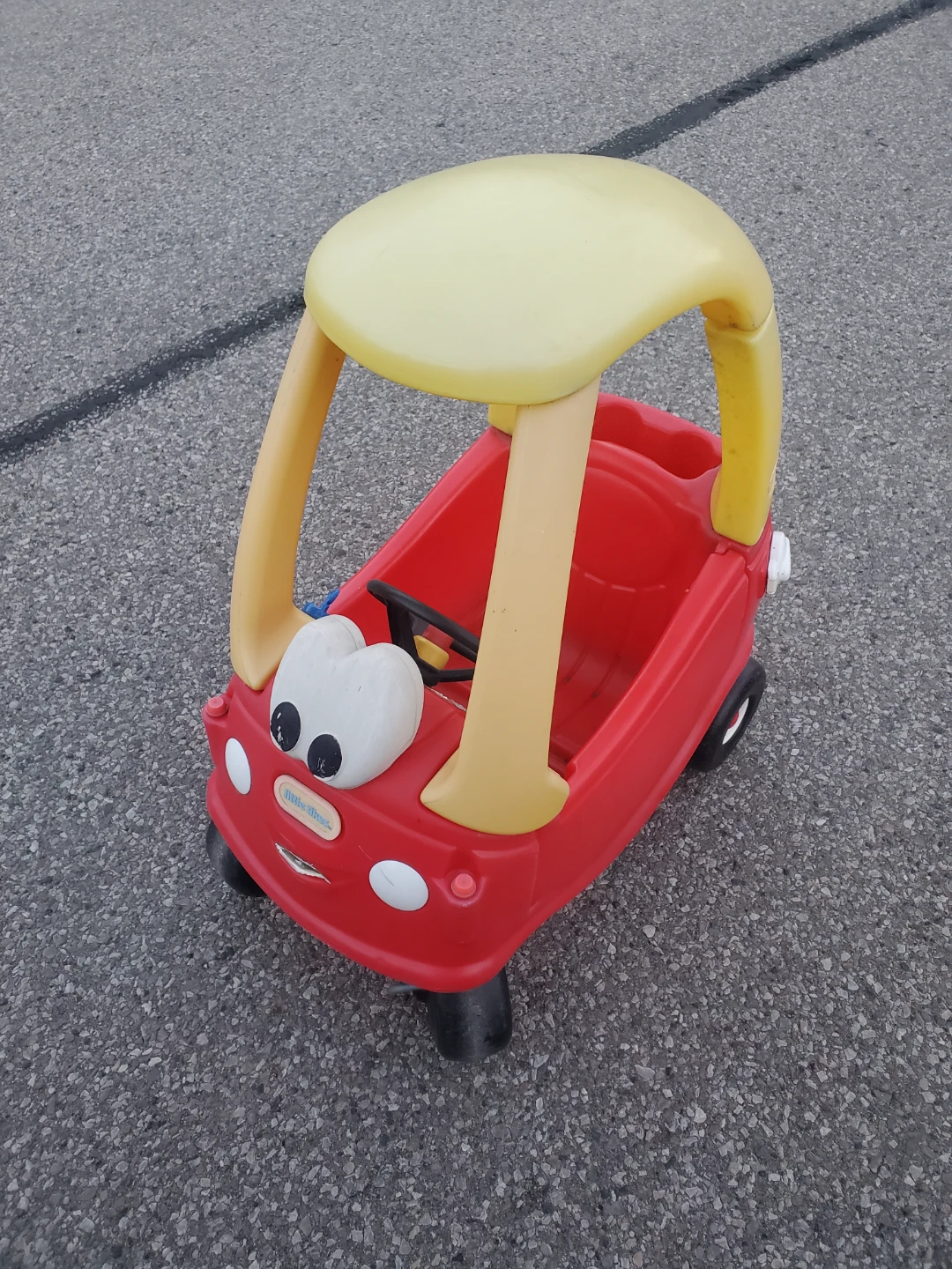 Little Tikes Cozy Coupe Ride-On Car