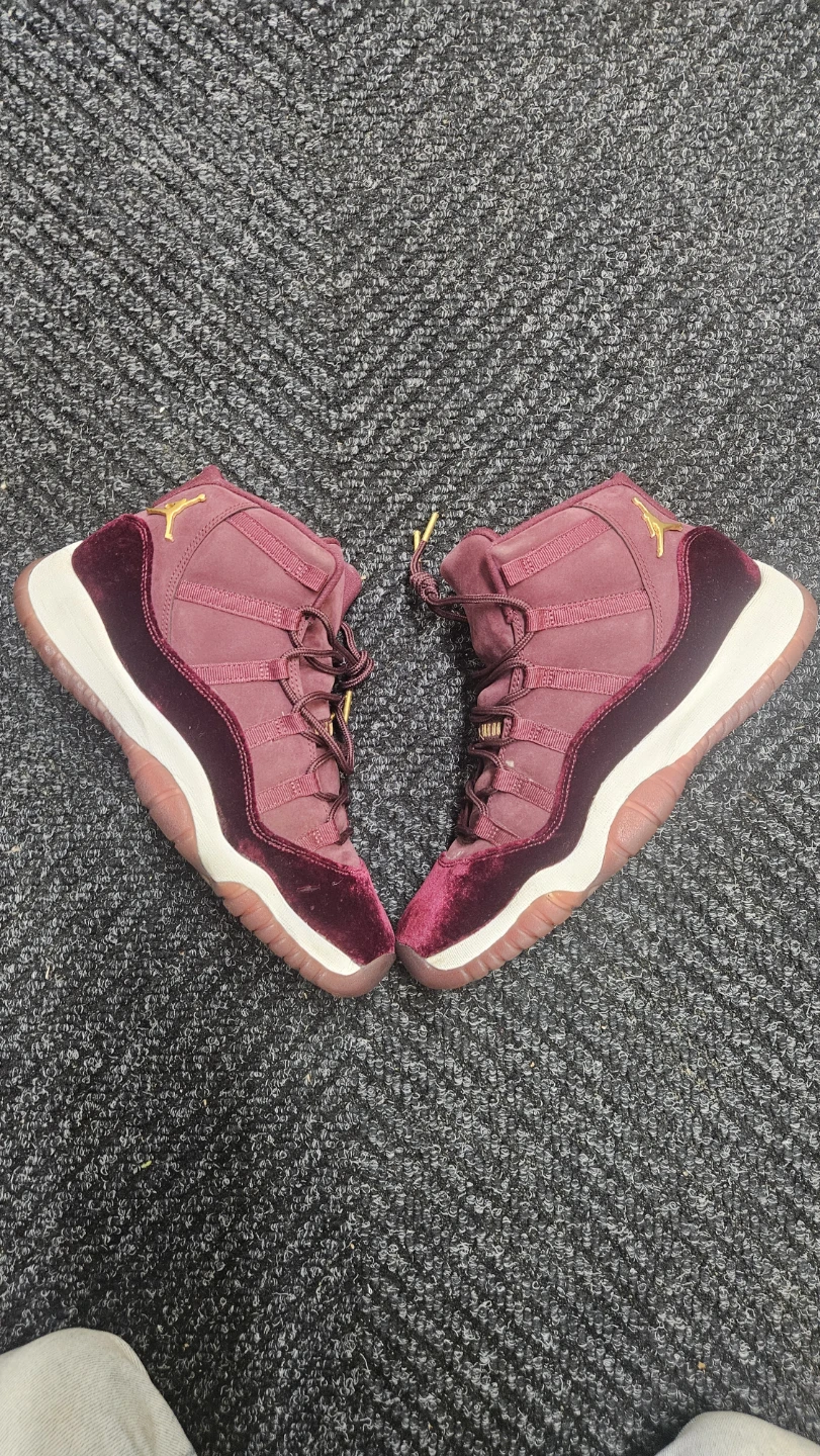 Jordan 11 Retro Heiress Velvet Night Maroon - photo 3