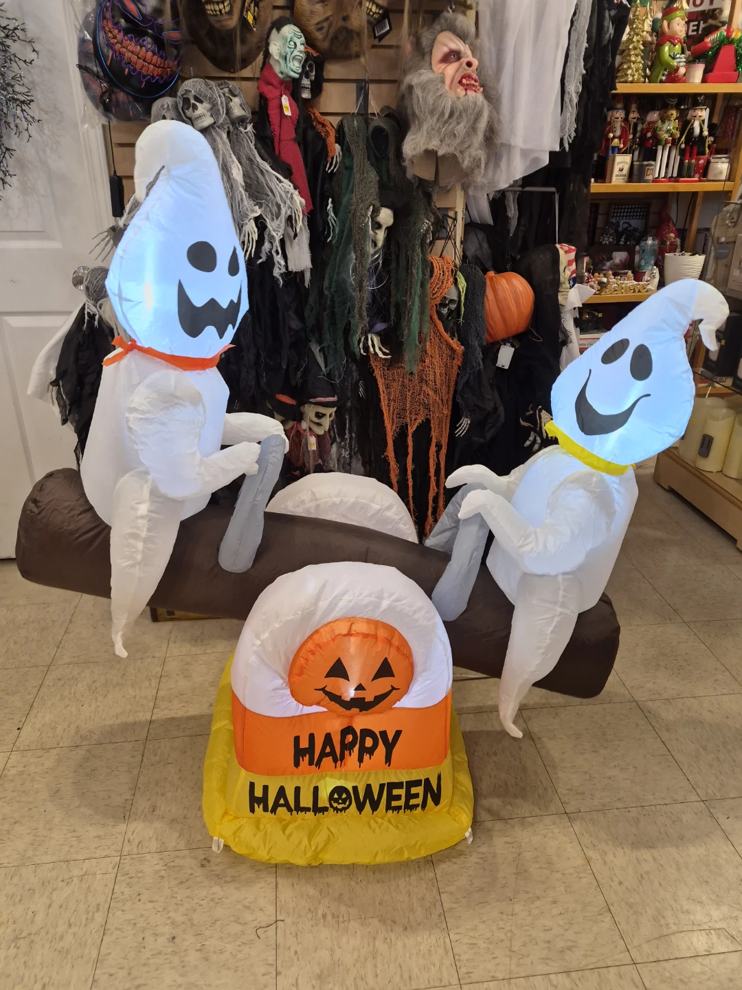 New Halloween 🎃 inflatables great prices over 100 available - photo 3