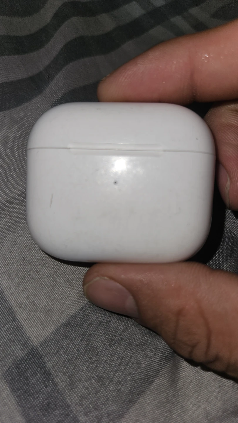 Apple AirPods Pro Charging Case🏈