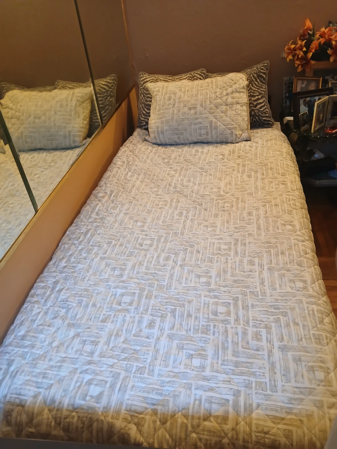 Midline Hospital electic bed - photo 2
