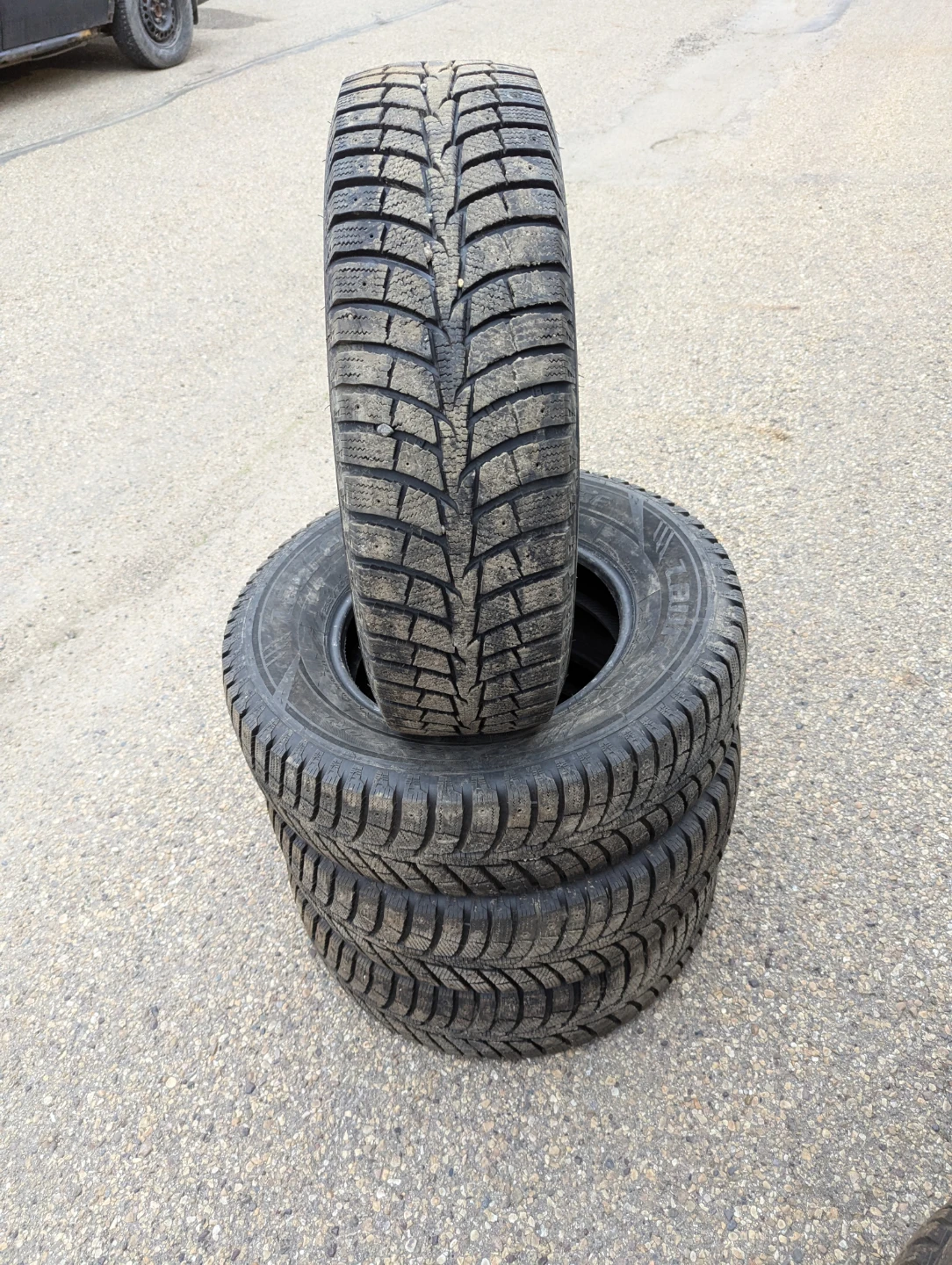 235/70R16 Luffen I fit Ice Winter