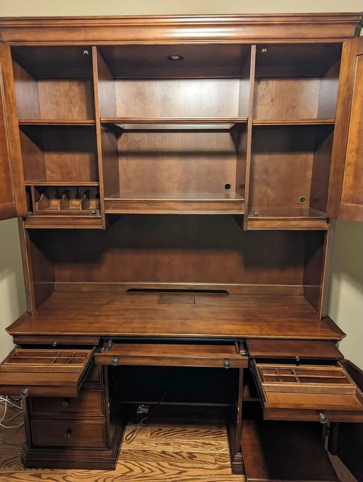 $2500 OBO - Executive Desk + Hutch and Bookshelf - photo 4