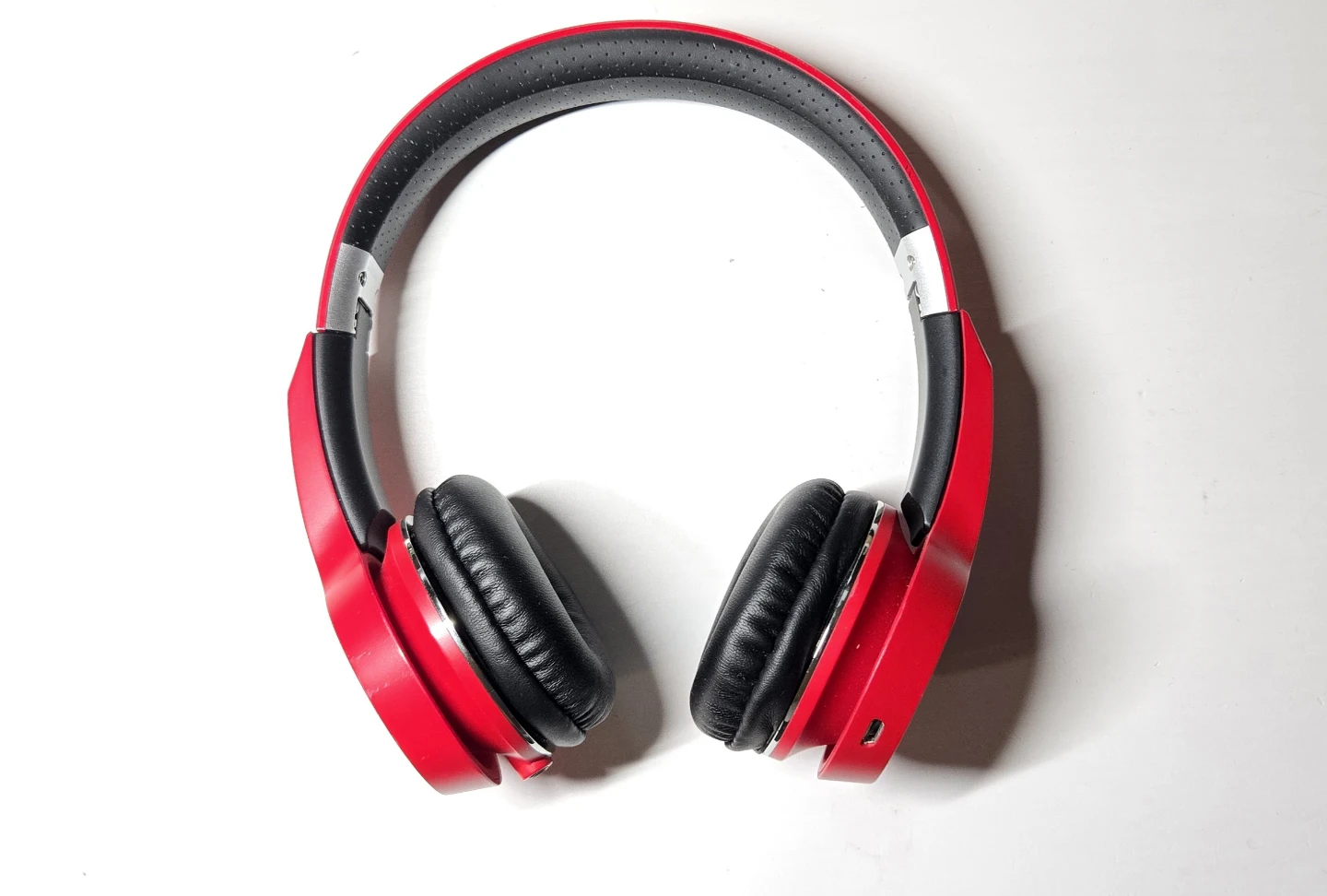 Monster Bluetooth Headphones, Brand new ear cushions