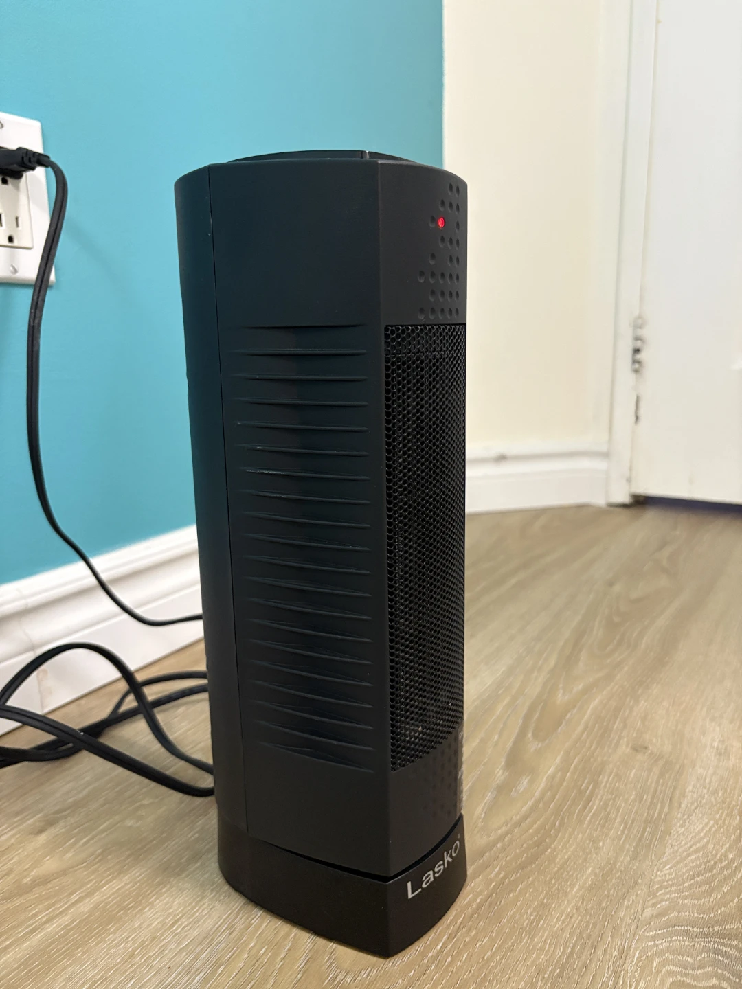 Moving out sale -Lasko Ultra Slim Ceramic Tower Heater - photo 4
