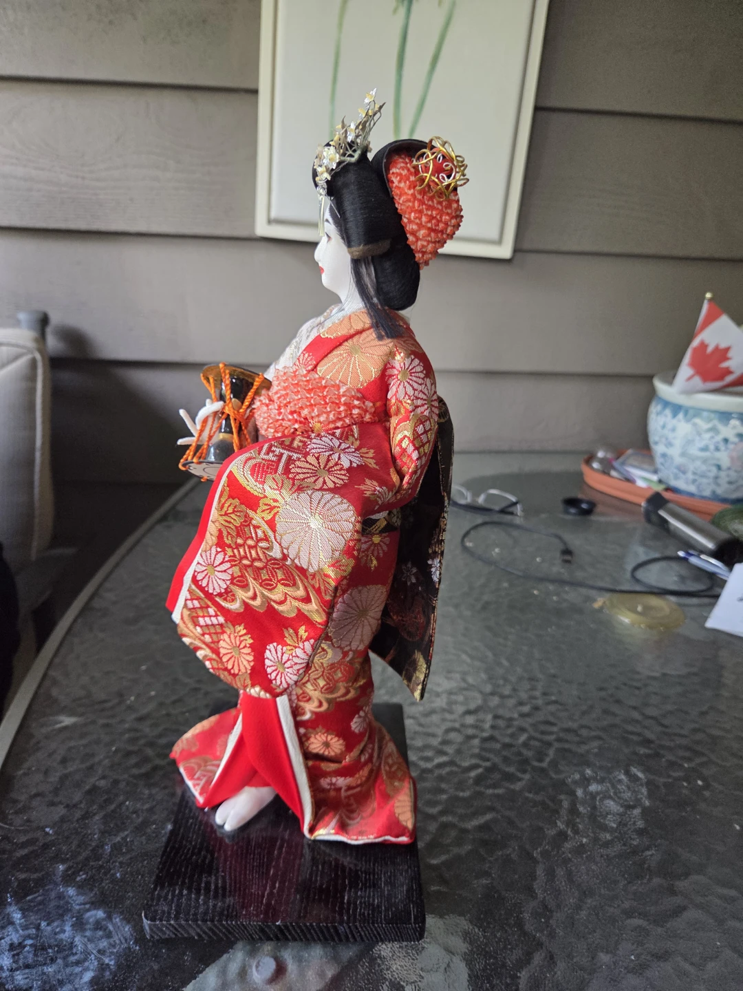 Traditional Japanese Geisha Doll in Glass Display Case - photo 5