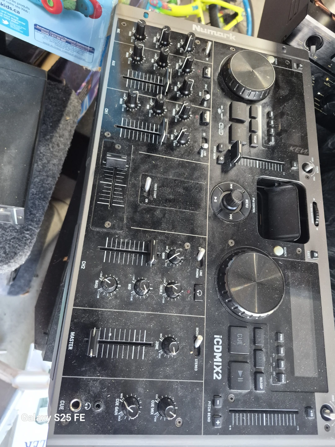 Numark iCDMIX2 Dual CD and iPod Mixing Console