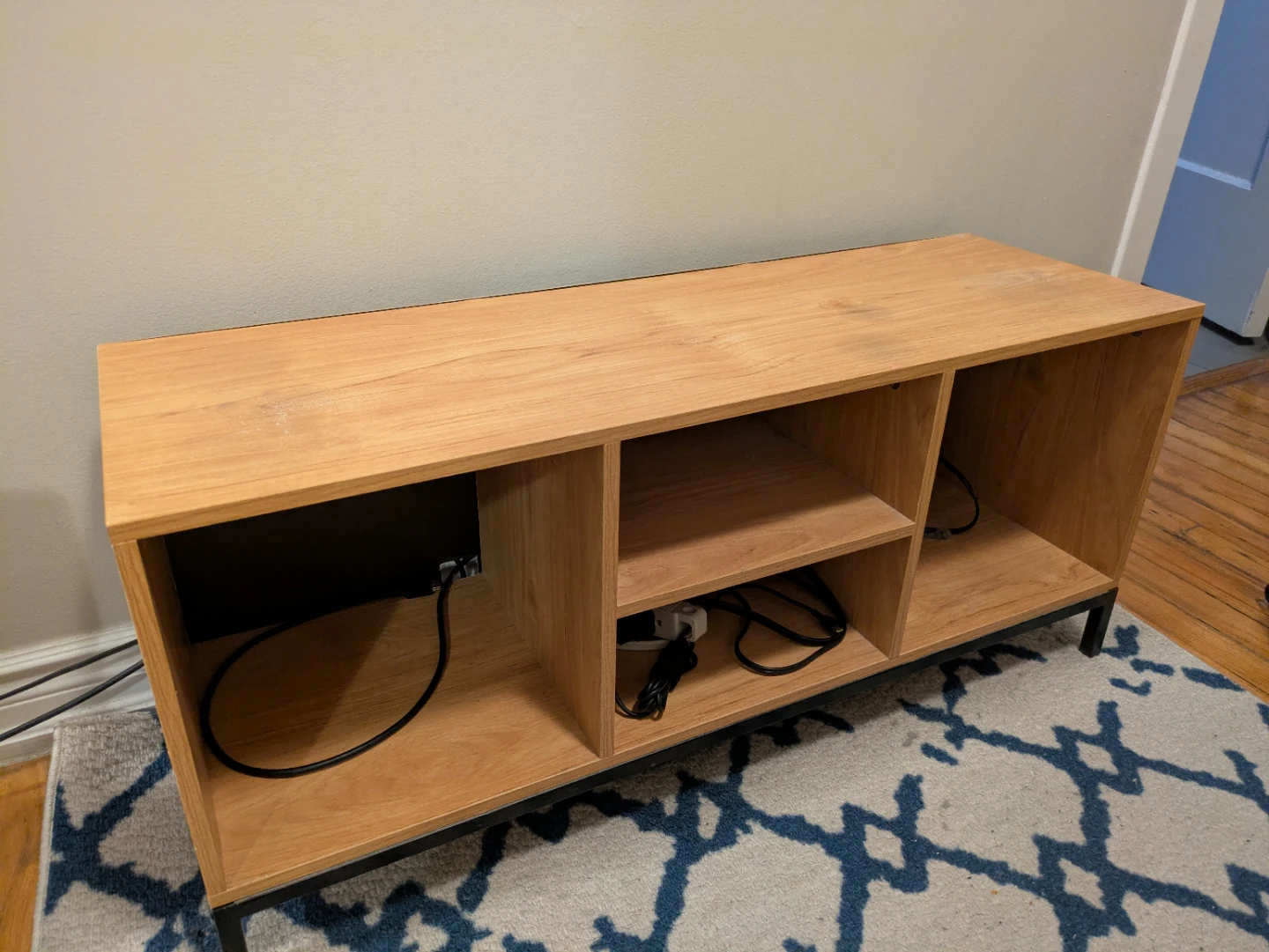 Wood-Finish Media Unit