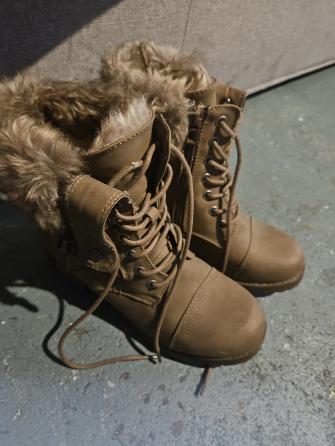 Winter size 7 boots and snowsuit size 6 winter outfit - photo 2