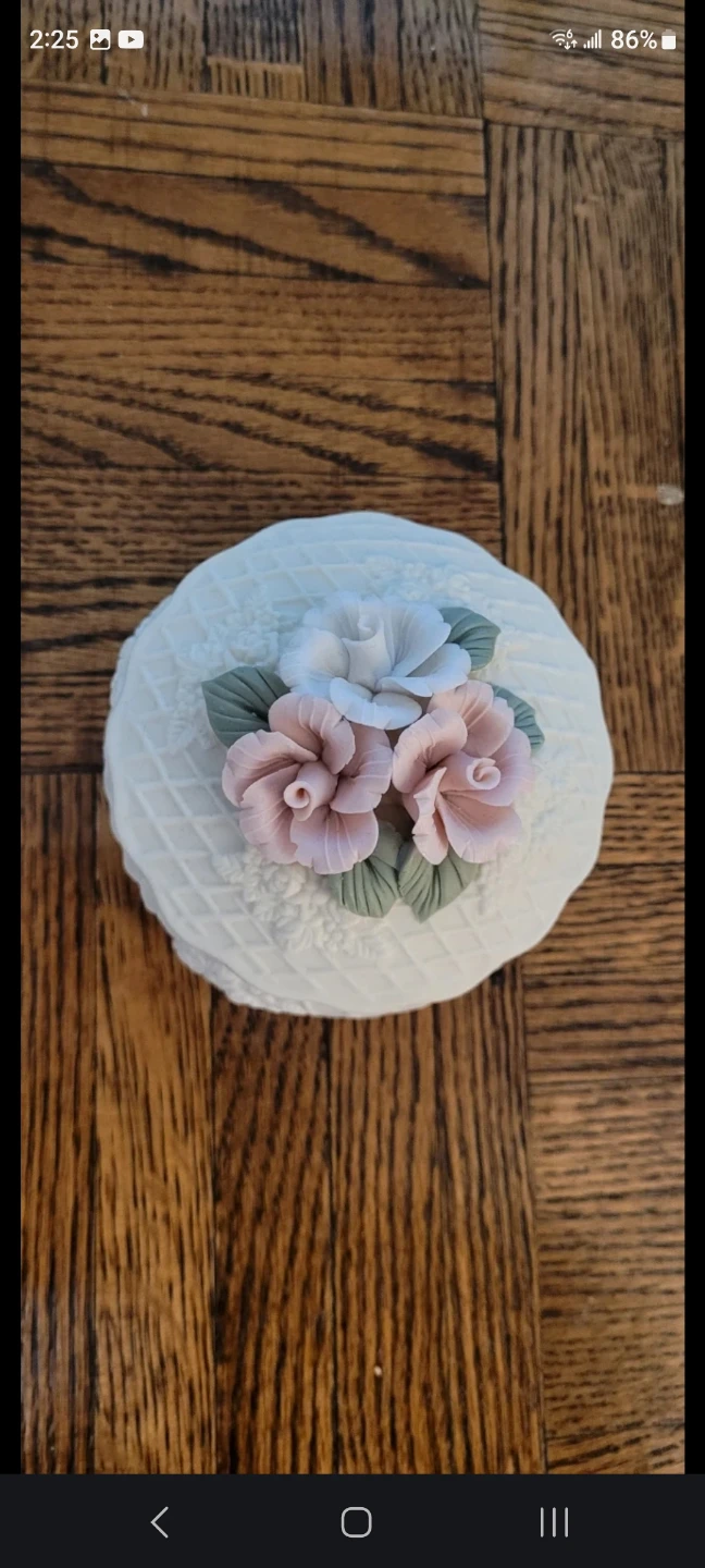 Shiah Yih Porcelain Floral Trinket Box