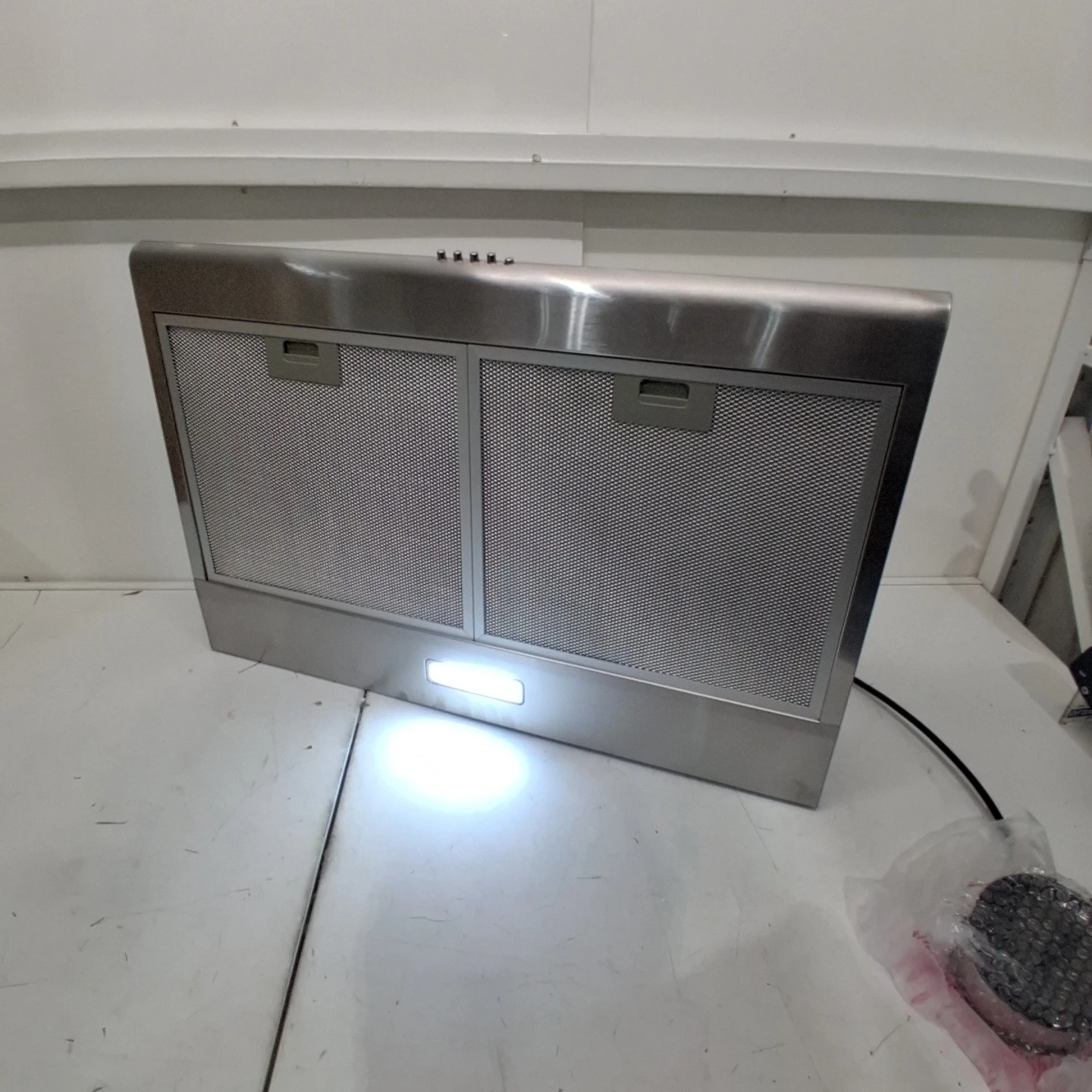 Midea Range Hood 30 Inch- appears new - photo 2