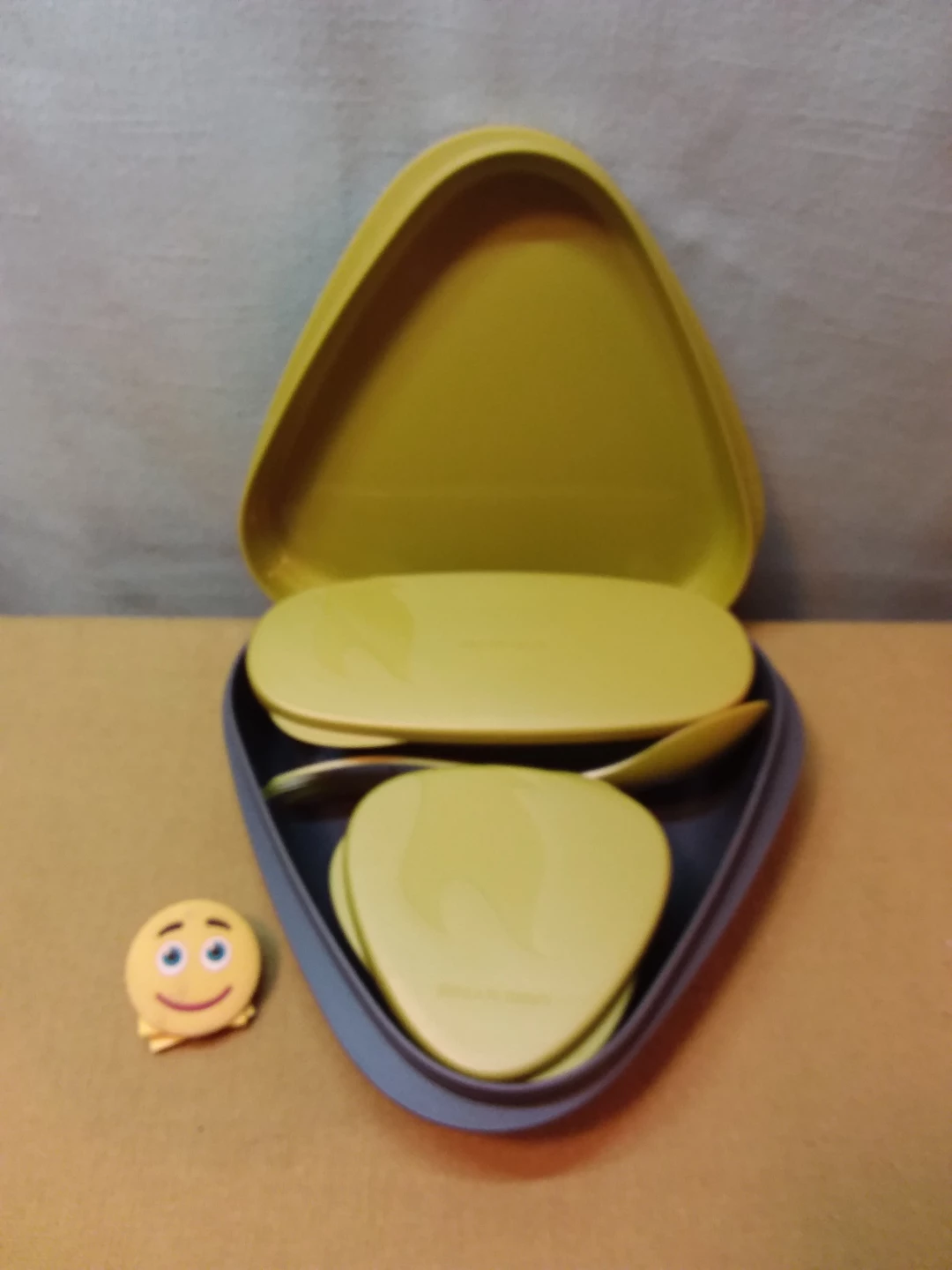 🏈  🍽️ Like 🆕 Tupperware Kids Lunch Set 🍽️