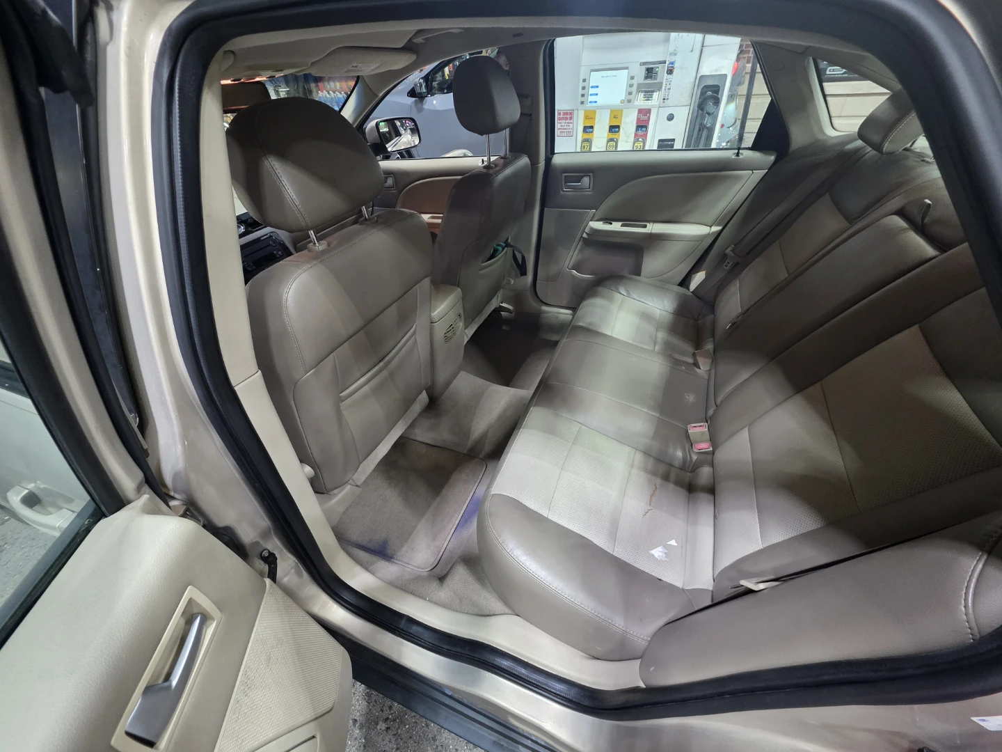 Car - photo 3