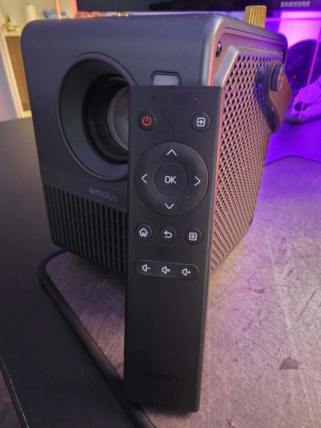 Emotn H1 Smart Projector - photo 3