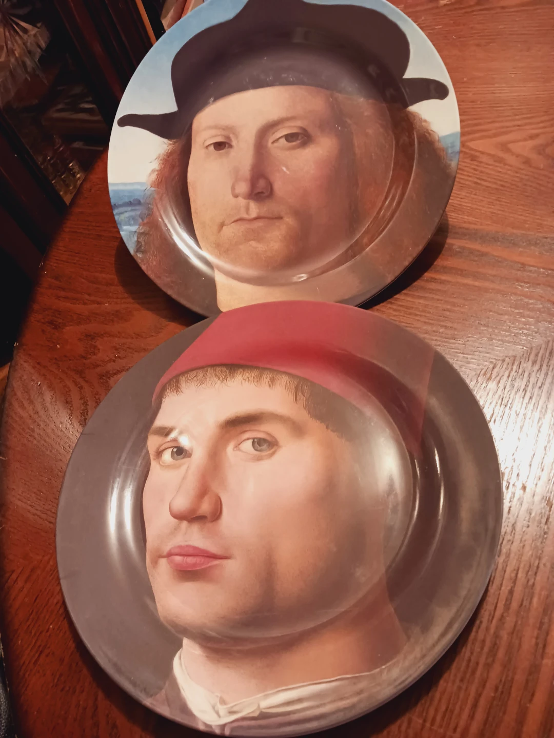 Set of Two Renaissance Portrait Plates - photo 2