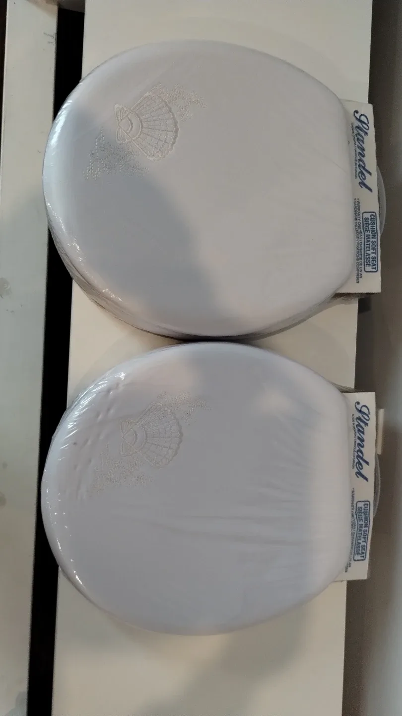 2 Standel Cushioned Soft Toilet Seats