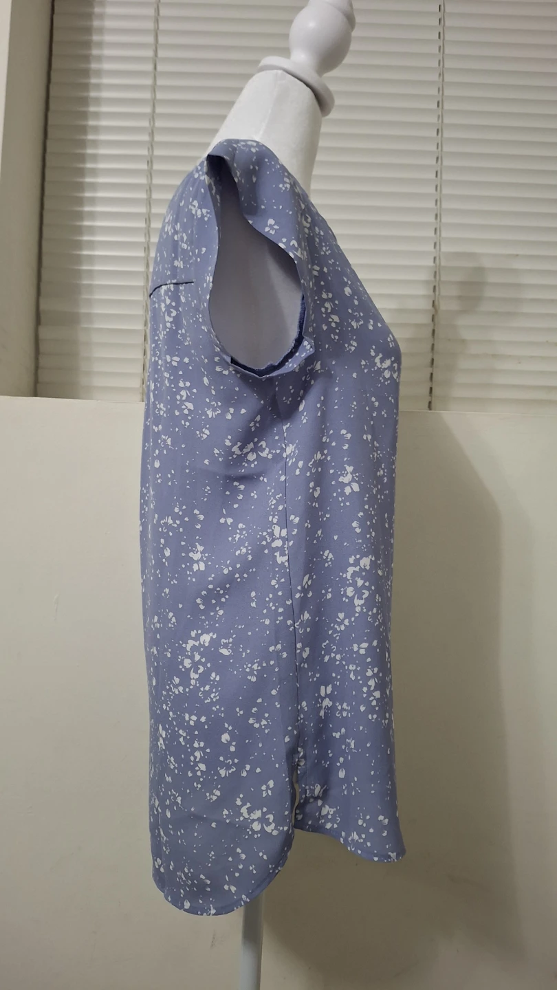Reitmans R Essentials Floral Notch V-Neck Blouse - photo 4