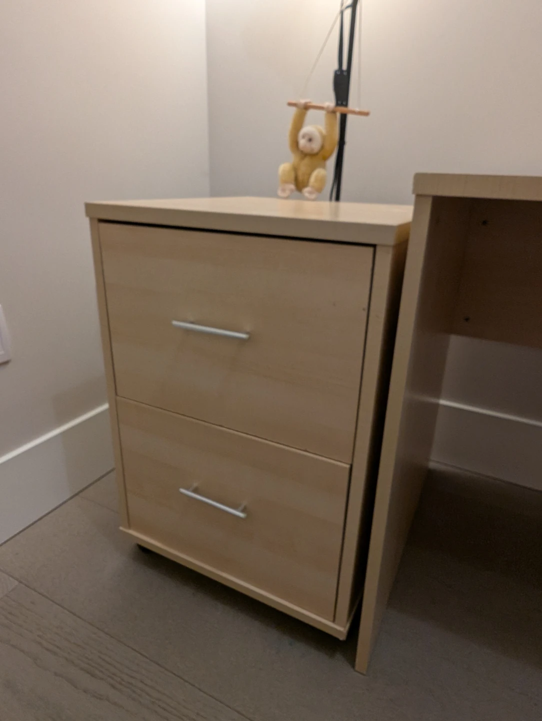 Desk and filing drawers - photo 5