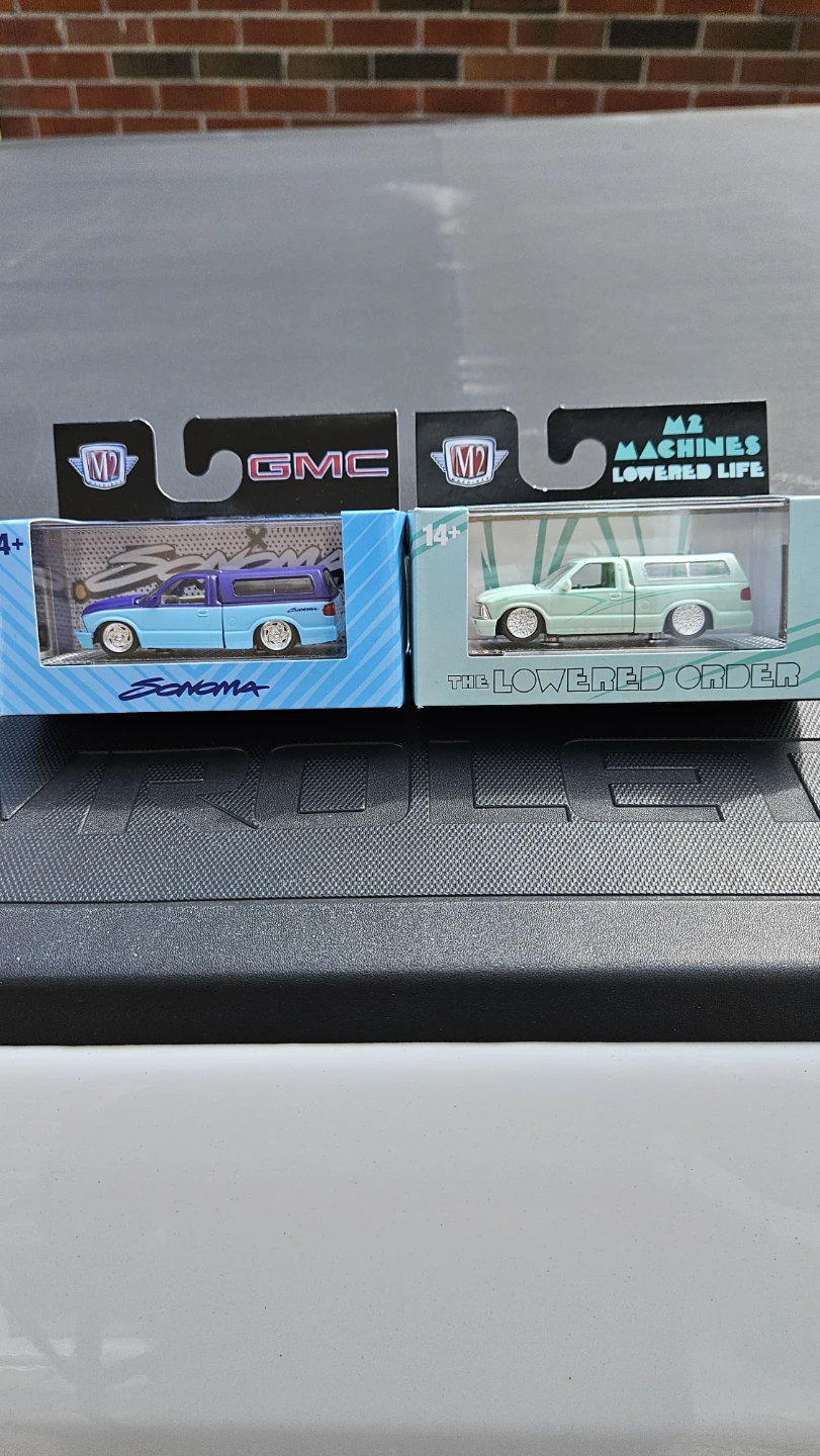 M2 Machines 1995 GMC Sonoma  1995 Chevrolet S10