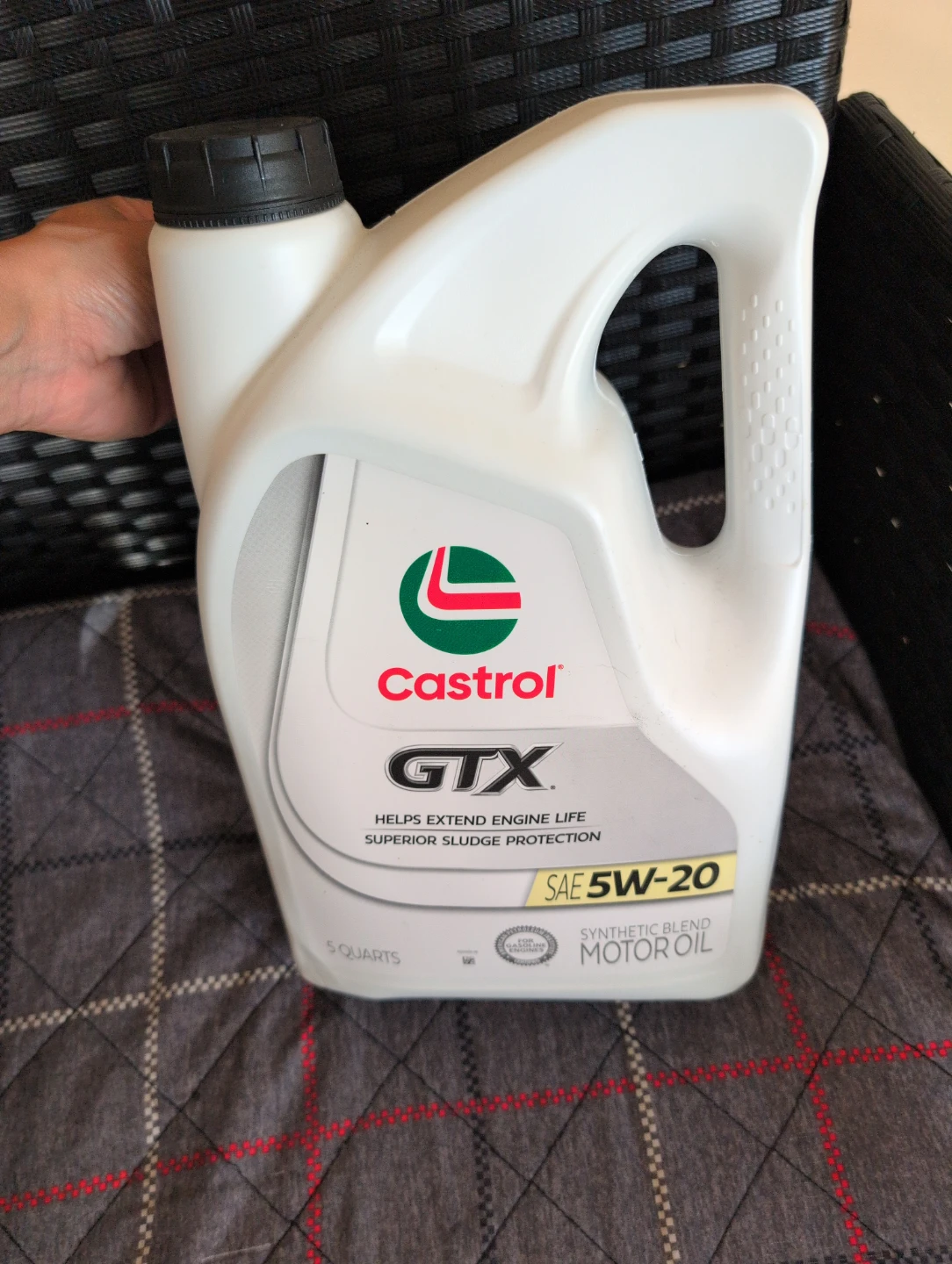 Castor synthetic blend motor oil