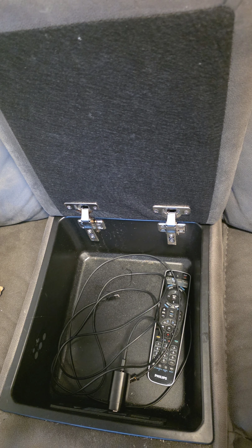 Laresview Reclining Loveseat with Console - photo 4