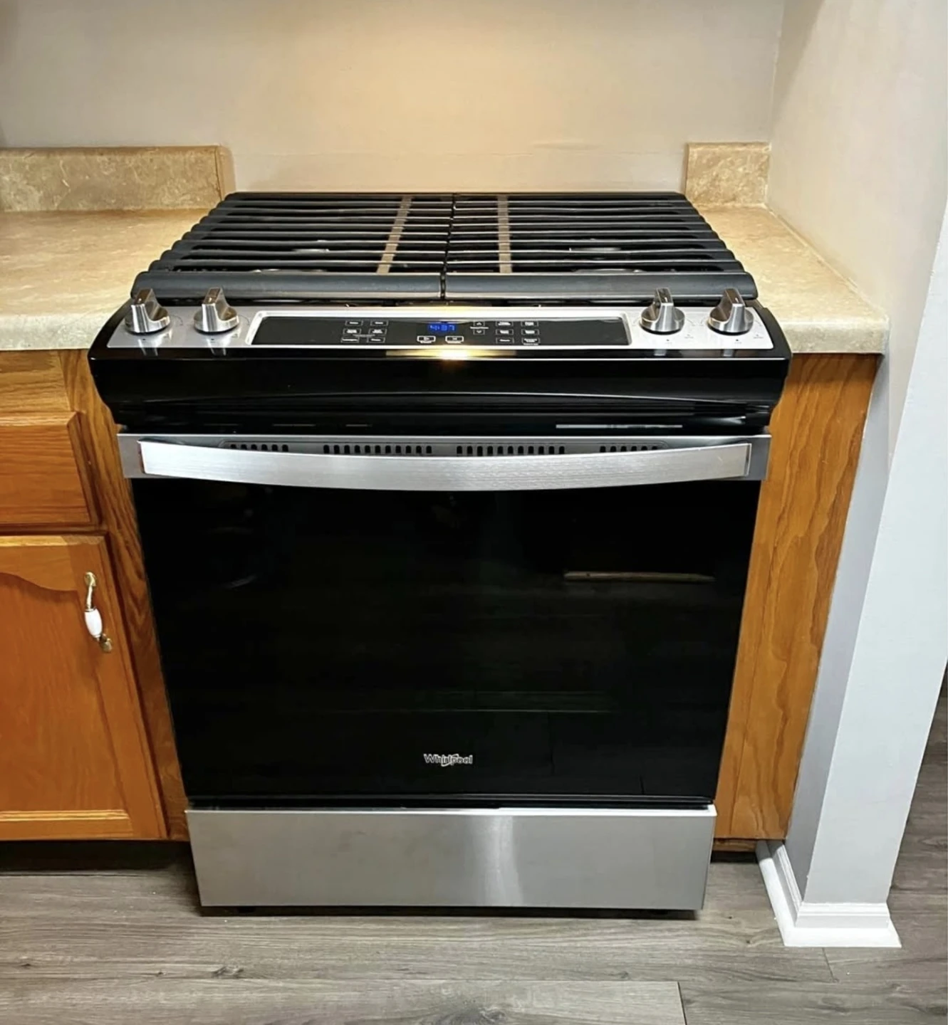New Whirlpool 30in Gas Range Stove