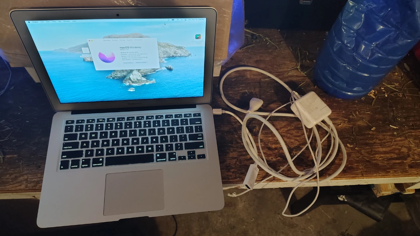 Apple MacBook Air 13-inch 2017 - photo 3
