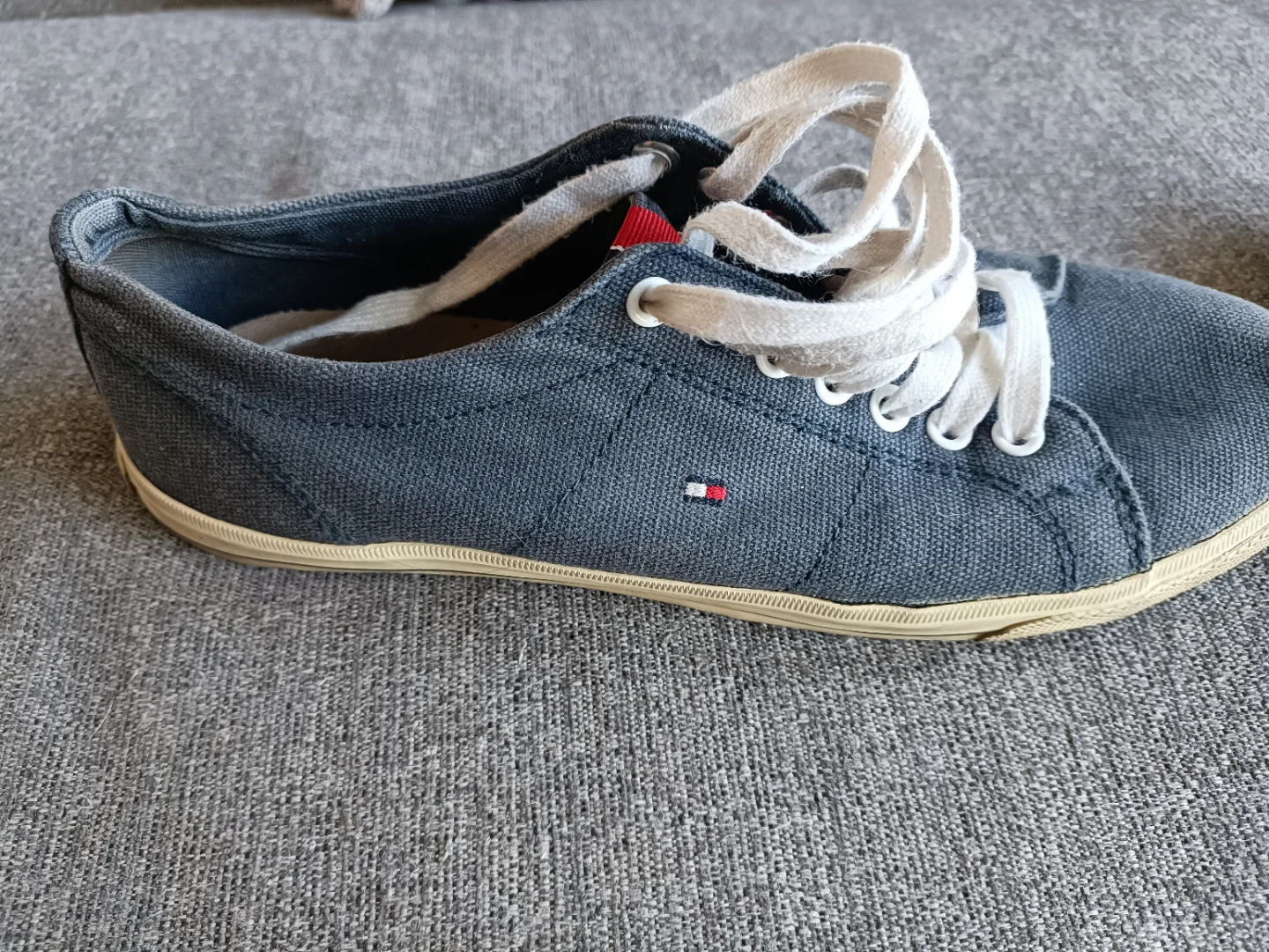 Tommy Hilfiger Women's Glasgow Sneakers Navy Size 7.5 - photo 3