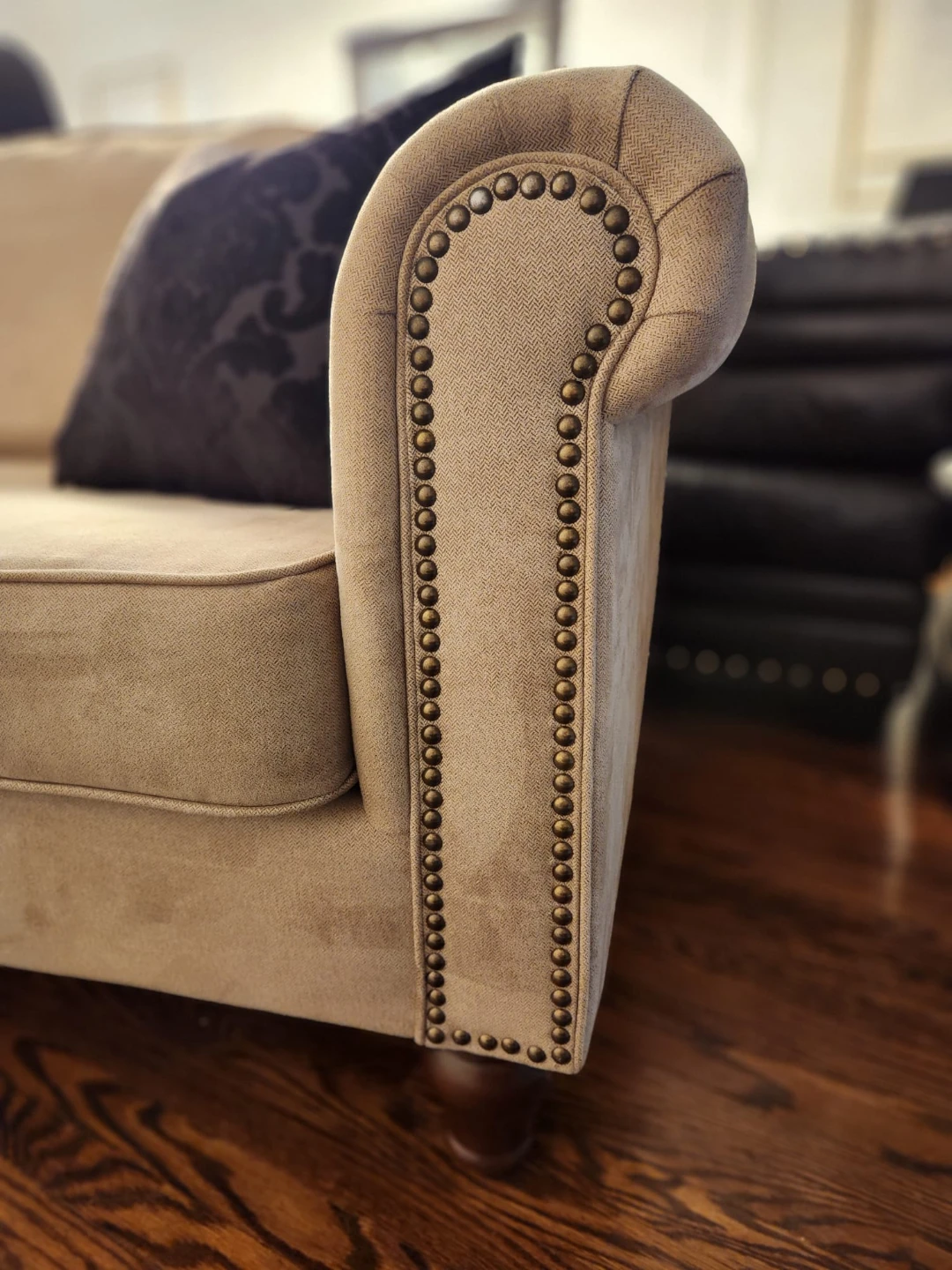 Pier 1 four seat sofa - photo 4