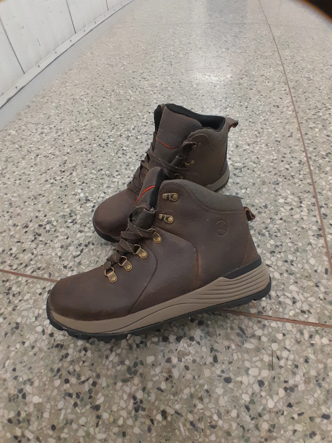 Tarantula Brown Hiking Boots Men's Size 11.