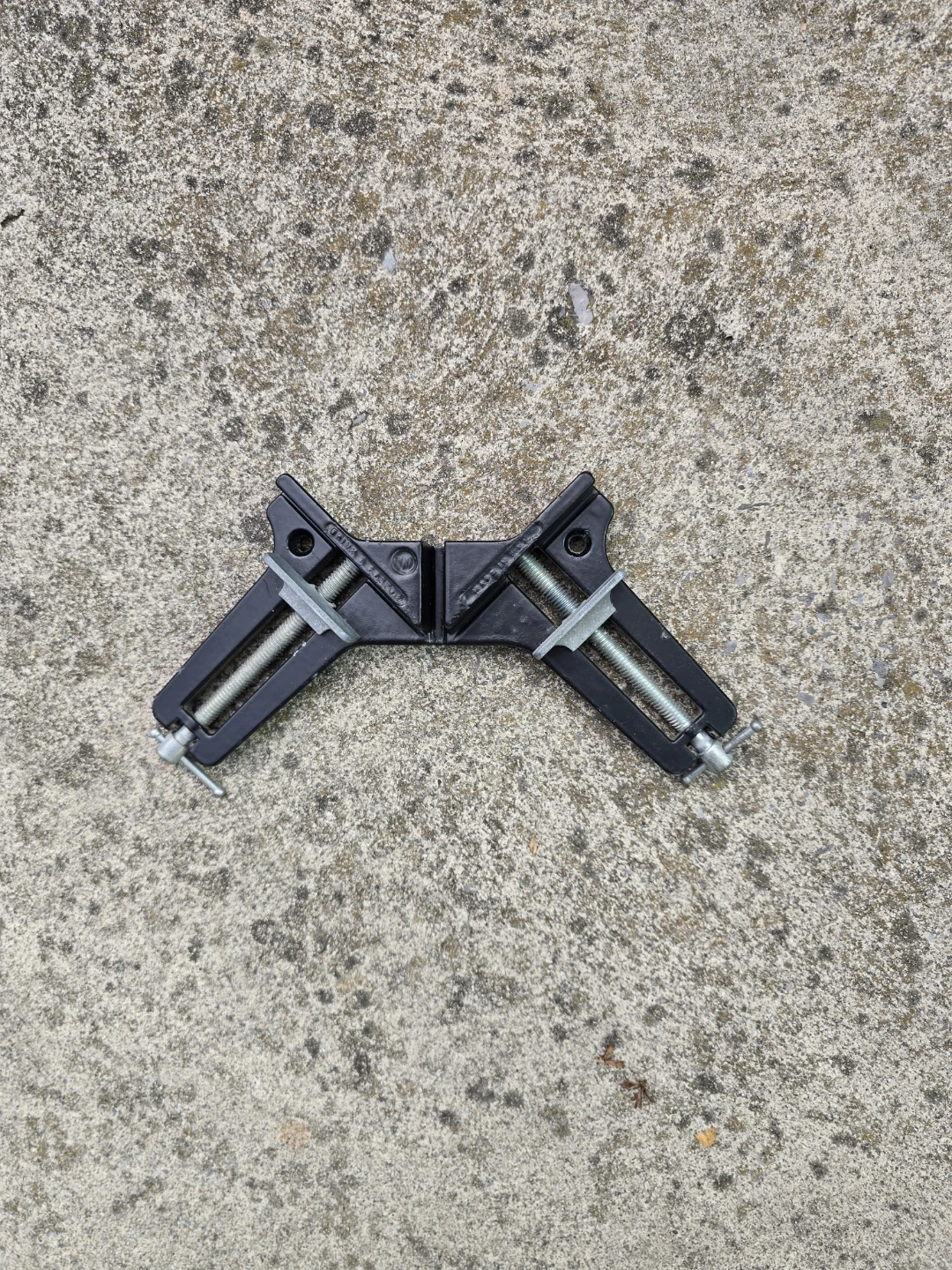 Brink & Cotton Corner Clamp