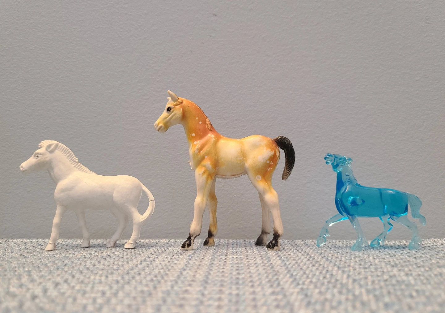 SIX Toy Horse Figures - photo 4