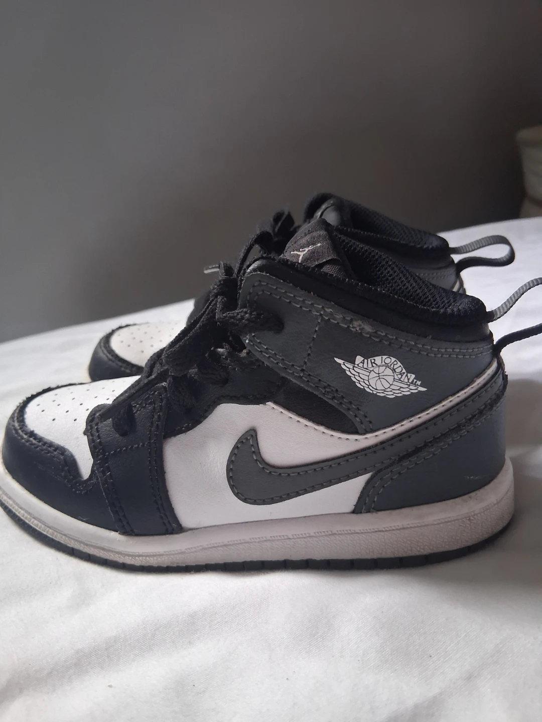 Jordan 1 Mid toddler shoes size 2.5 - photo 3