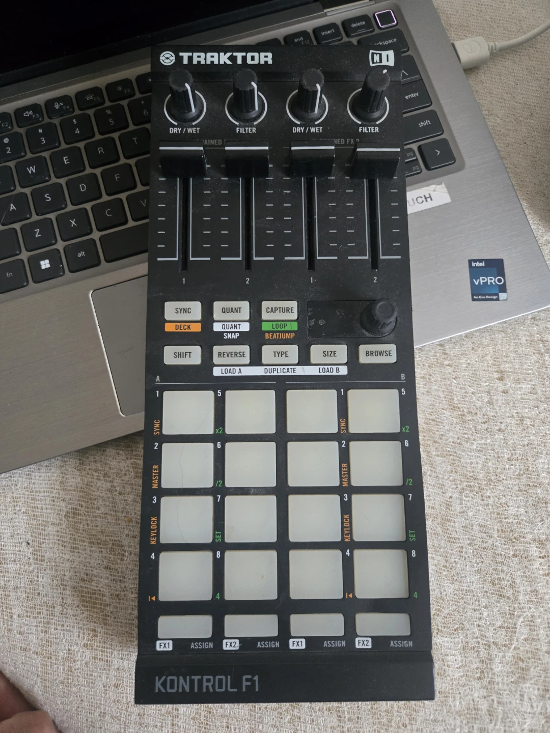 Native Instruments Traktor Audio 6 and Kontrol F1 Bundle