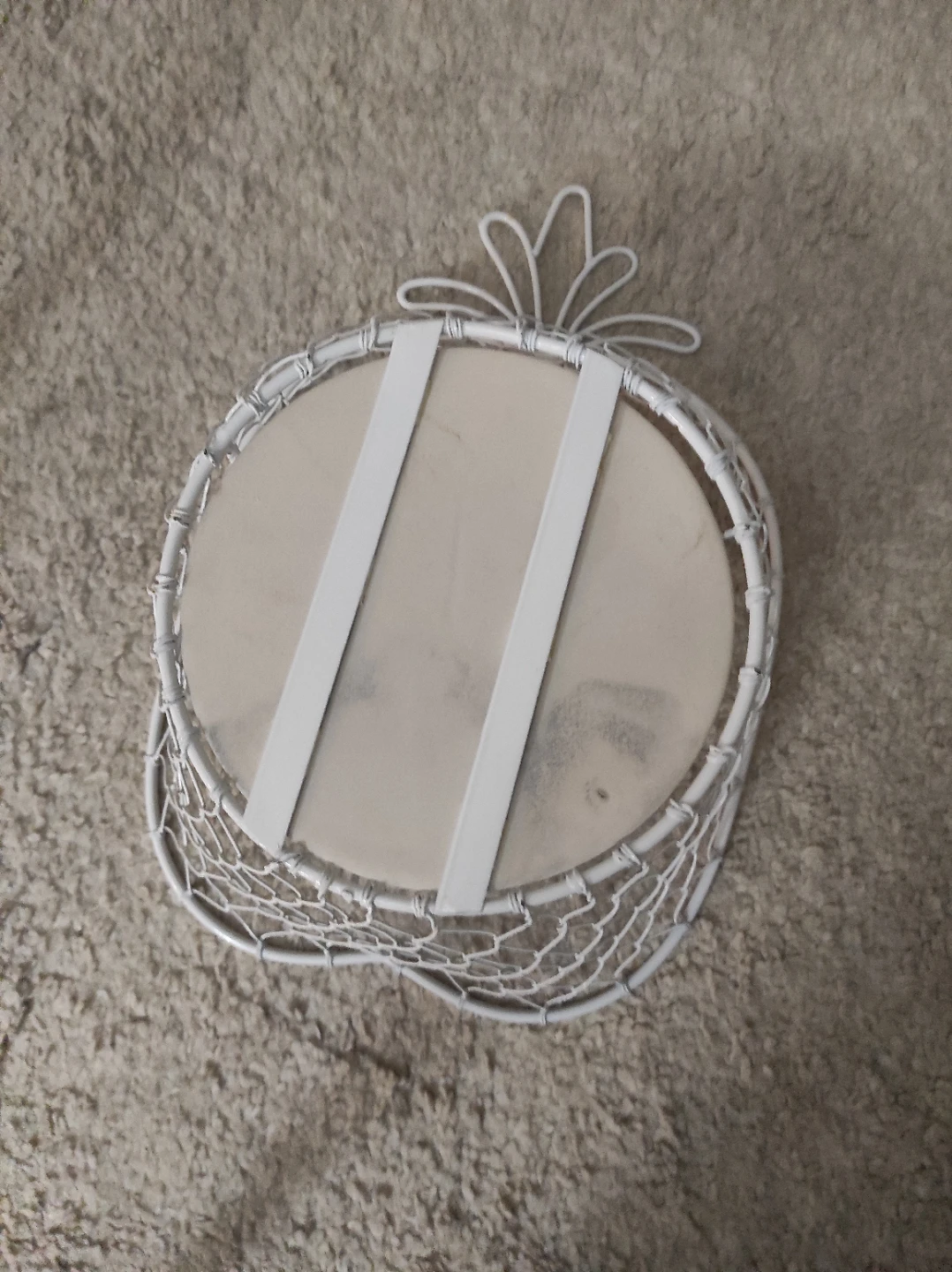 White Wire Fruit Basket with Pineapple Design - photo 3