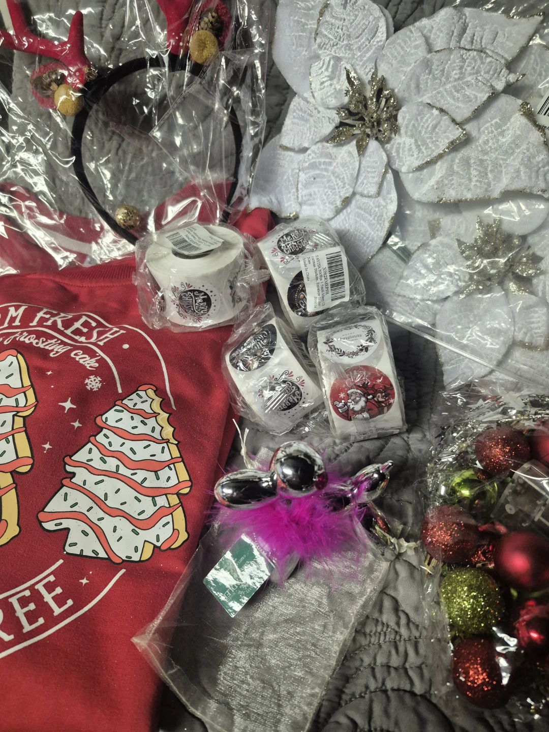 🎅 Brand New Christmas Bundle: Lg Ugly Sweatshirt & Decor - photo 3