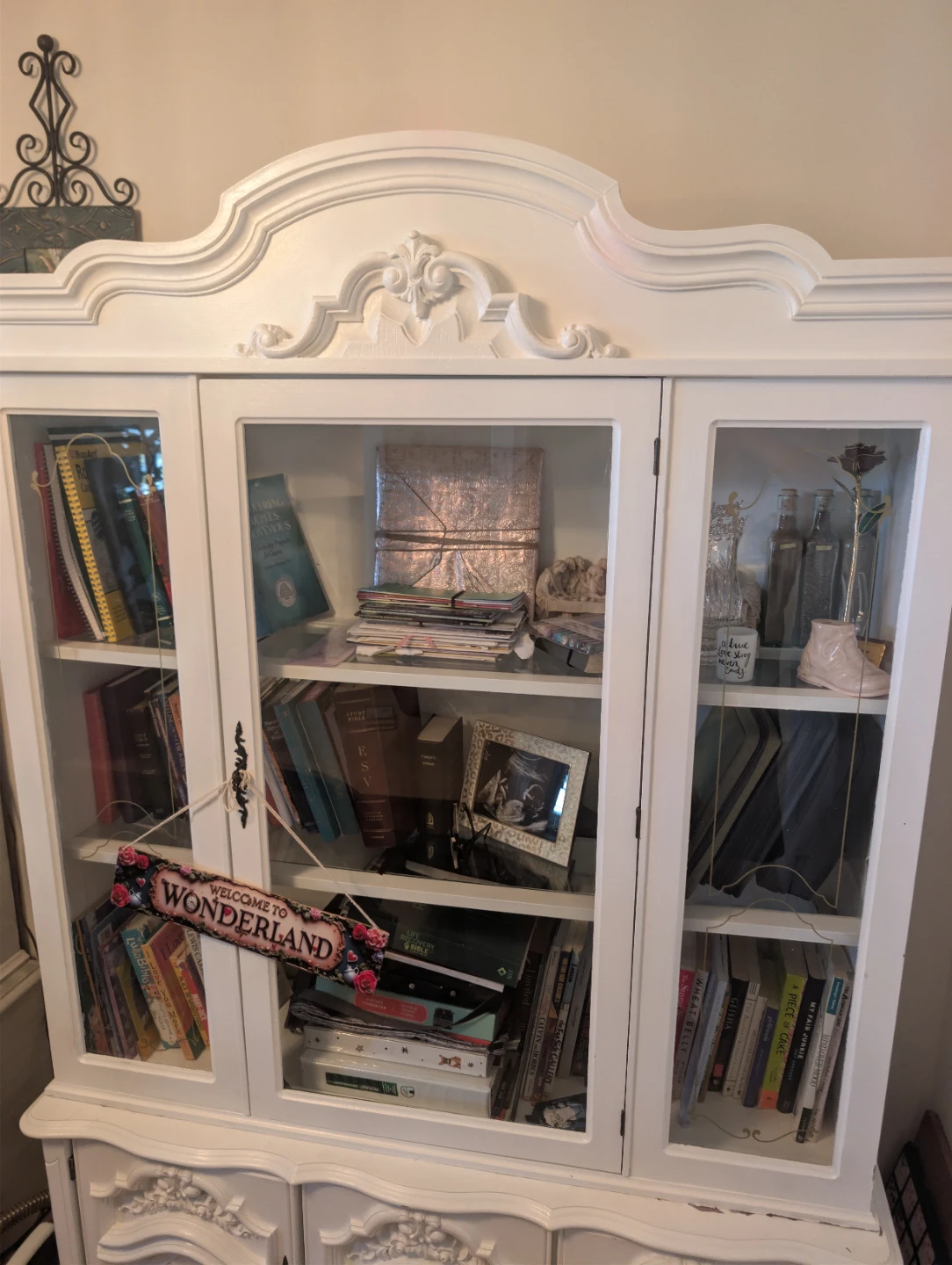 White Ornate Display Cabinet - photo 5