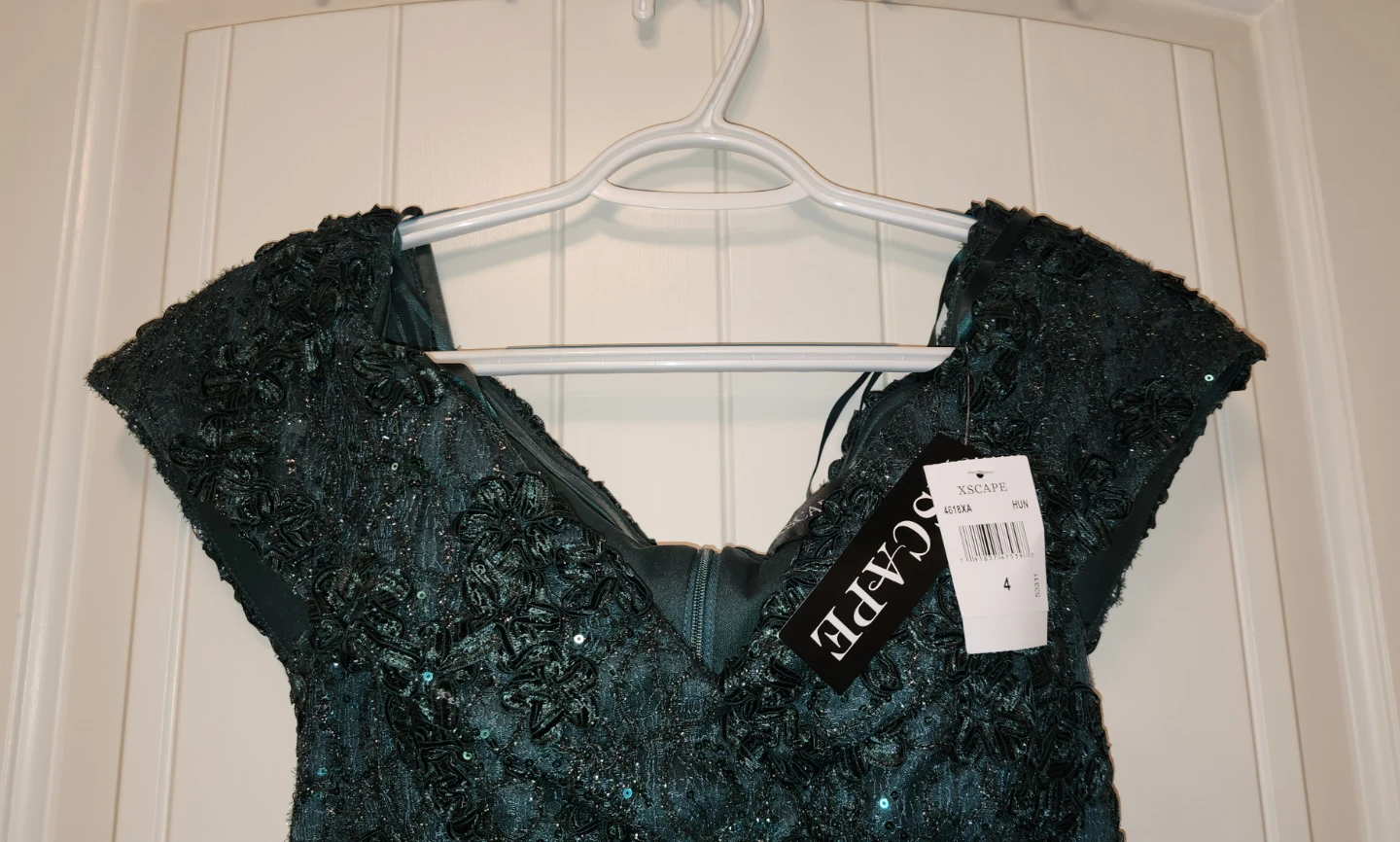Xscape Emerald Green Off-the-Shoulder Dress Size 4 🏈 - photo 4